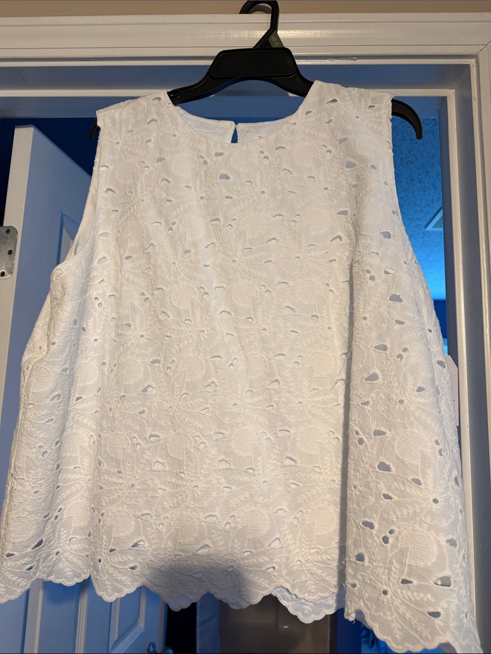Time and Tru White Eyelet Scalloped Sleeveless Blouse